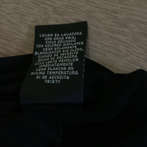 East 5th Black Keyhole Top Size Medium - Picture 5 of 9